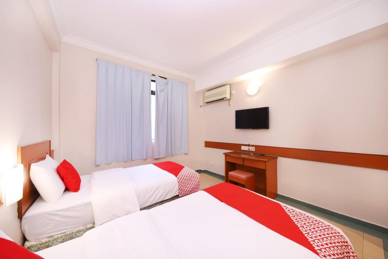 Oyo 764 Hotel Famous Inn Malacca Exteriör bild