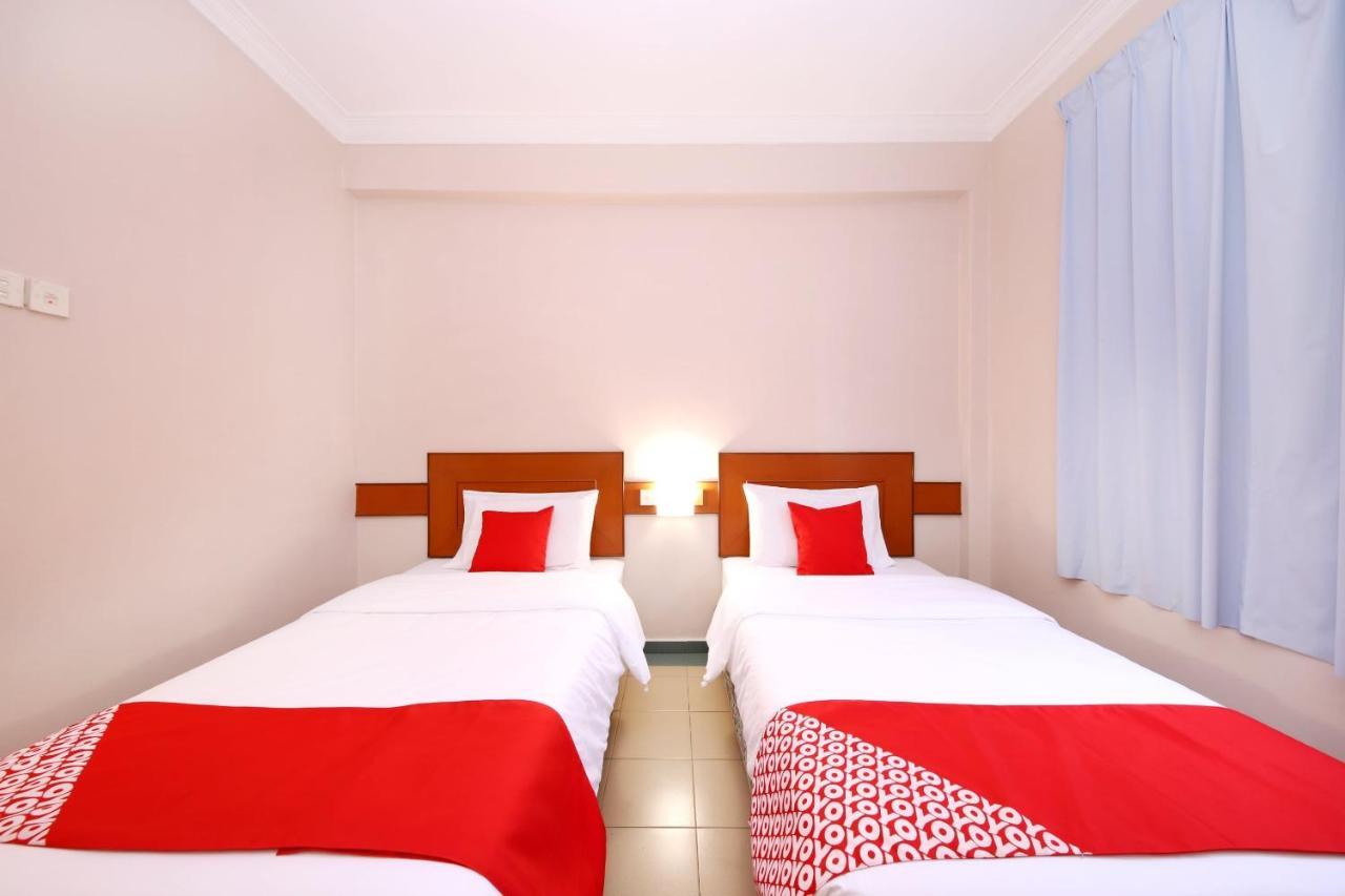Oyo 764 Hotel Famous Inn Malacca Exteriör bild