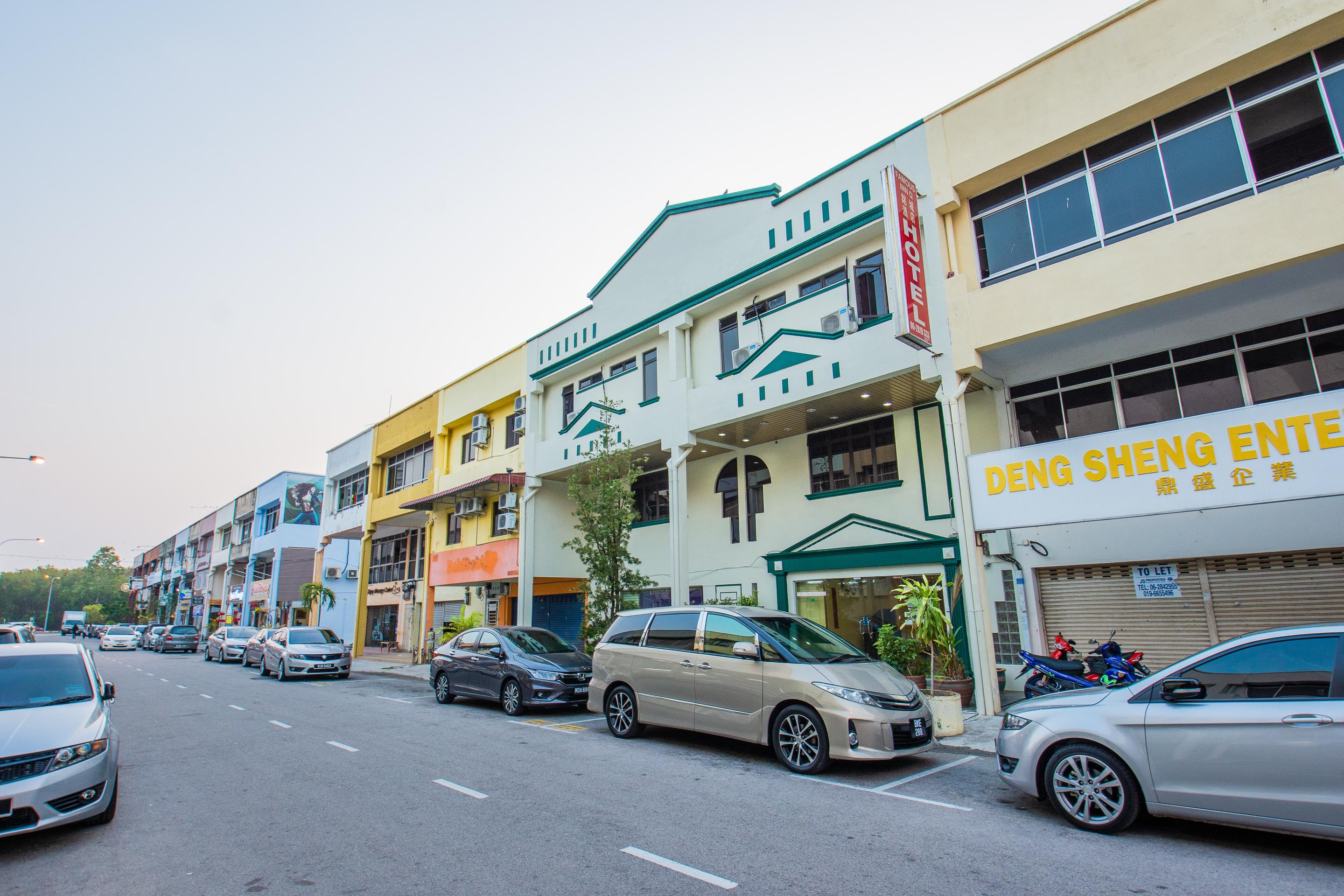 Oyo 764 Hotel Famous Inn Malacca Exteriör bild
