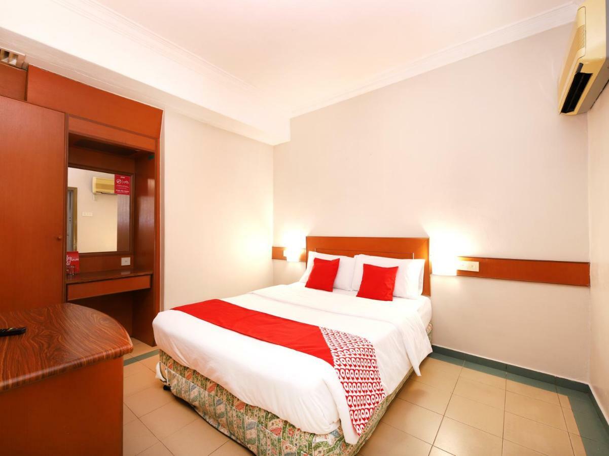 Oyo 764 Hotel Famous Inn Malacca Exteriör bild